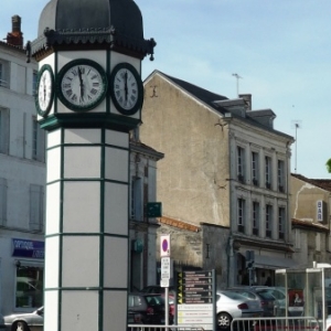 Place centrale de Jarnac,la ville de Francois Mitterrand