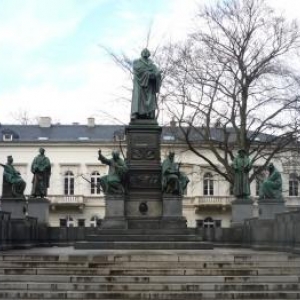 Le Lutherdenkmal, monument commemorant la comparution de Luther devant la Diete