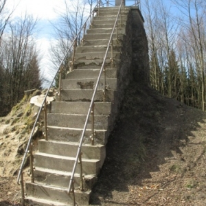 La butte Baltia depouillee de ... sa verdure