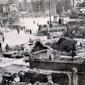 La Place Albert apres les bombardements de decembre 1944
