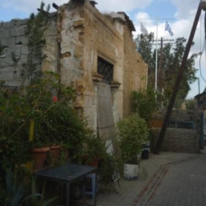 Batiments abandonnes a proximite de la zone frontaliere