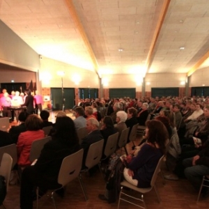 Soiree dans la salle municipale de Port ( Photo de Ch. Marechal ) 