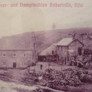 Le moulin seigneurial de Reinhardtein, tel qu'on pouvait le voir debut 1900. A l'epoque, son proprietaire l'avait equipe d'une  machine a vapeur qui pouvait suppleer le manque d'eau lors des annees trop seches.