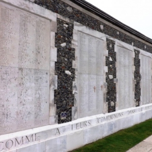 Les noms de 34 863 soldats britanniques  representent l’« excedent » de la Porte de Menin