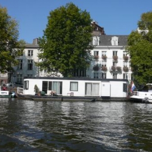 Amsterdam : des habitations residentielles sur les canaux