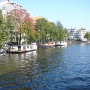 Amsterdam : au fil de l' eau, au gre des canaux ...