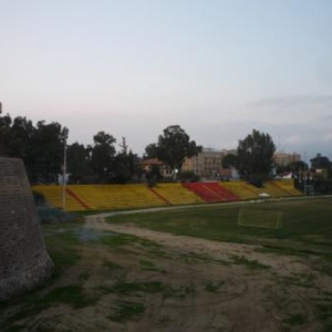 Stade de football sous la tour de l' ONU