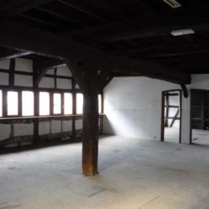 Le premier etage ( ancienne salle de sechage des peaux ) en attente de renovation