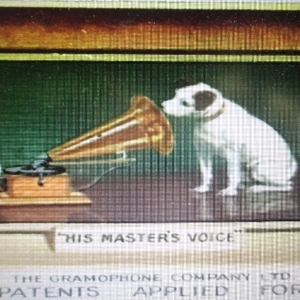 ( Photo 4 ) Le visuel « His Master’s Voice »