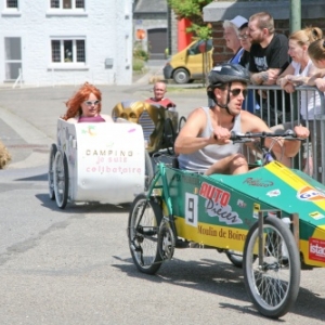 Fete des genets a Gedinne : course de voitures a pedales