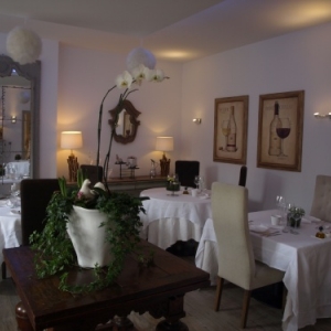 Hotel La Malle Poste et son restaurant La Caleche a Rochefort.