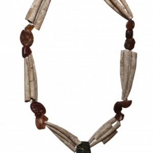 Collier aux coquillages et aux perles de cornaline. Khirokitia. Epoque neolithique.