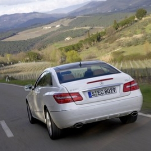 Une Mercedes E-Klasse Coupé dans le Sud de l’Angleterre. 