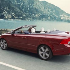 Volvo C70.