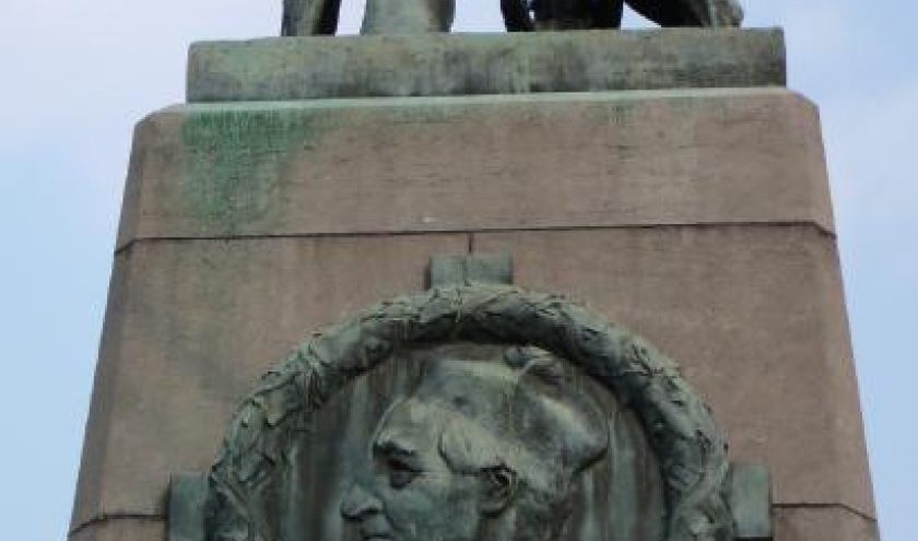 Monument pour la défense de la latinité à Sourbrodt