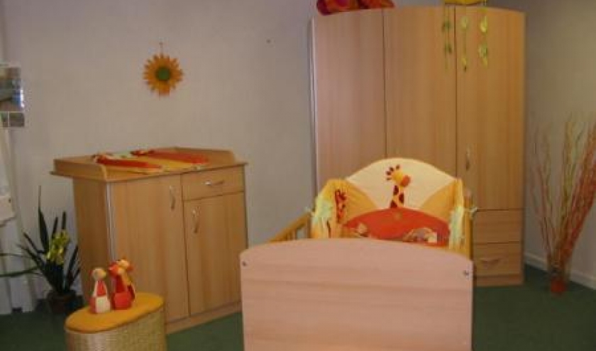  399 euros Chambre 3 portes commode  plan langer et lit 