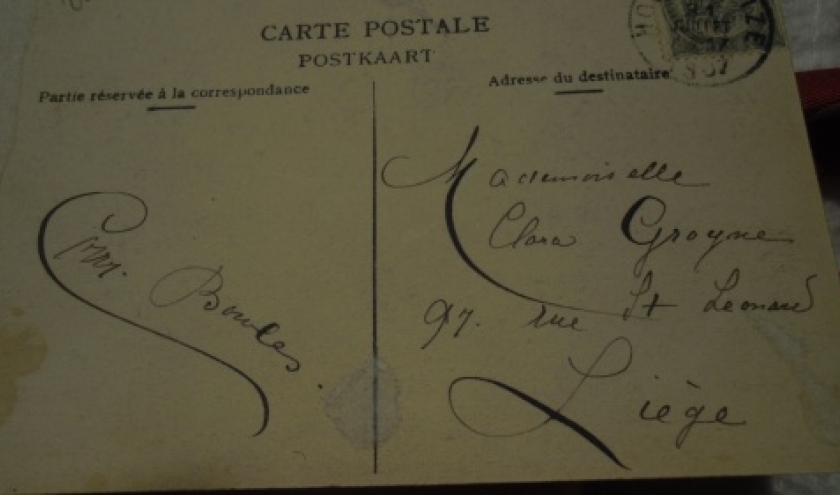 1907 Exemple de calligraphie. Pour indiquer la sagesse de la jeune fille, qu'il ne fallait pas se familiariser: la majuscule de son prenom n'attire vraiment pas l'attention.