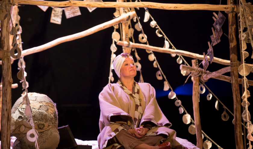 « Soudain la Pierre » © « Les Baladins du Miroir » © Photo : Cécile Pirson