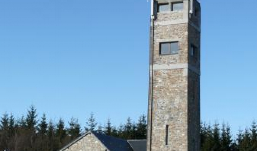 La tour de Botrange, construite en 1934, est haute de 718 m