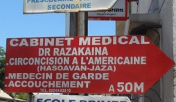 Un panneau tel que ceux qu'affichent de nombreux cabinets de docteurs