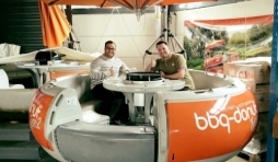 « GRILL  ISLAND » : le BBQ flottant (de fin juin à fin septembre )  