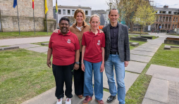 Deux athlètes régionaux, Ajoy Reuter et Nora Collette, entourés de la présidente des Special Olympics Belgium Christine De Keersmaeker et le directeur national Dominique Dehaene. ©EdA G.B. Deux athlètes régionaux, Ajoy Reuter et Nora Collette, entourés de la présidente des Special Olympics Belgium Christine De Keersmaeker et le directeur national Dominique Dehaene. ©EdA G.B.