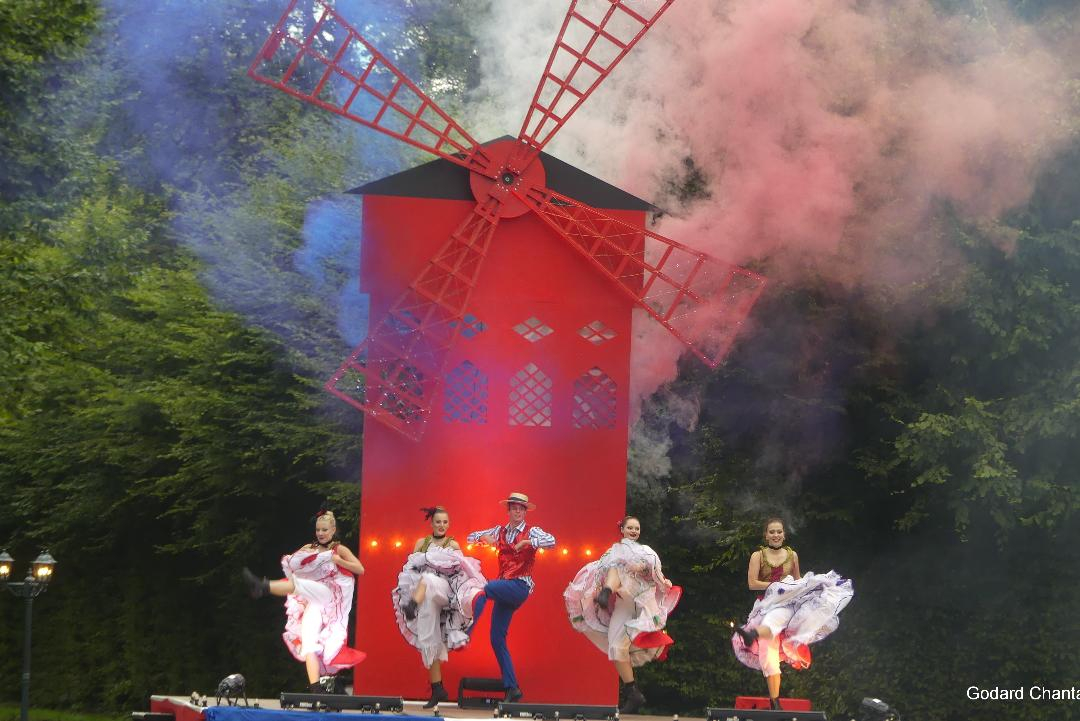 tour_monde_c_2_moulin_rouge A Beloeil, jusqu'au 18 Août : "Le Tour du Monde en 80 Jours"