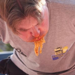 concours de manger de spaghettis 