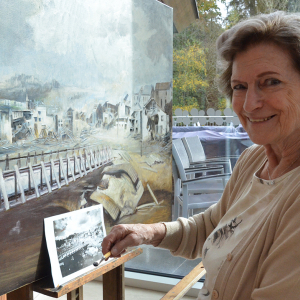 Marie-Elise réalisait une peinture du char Panther à Vayamundo le 10 octobre 2022 