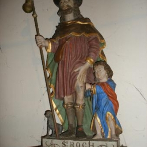 Le joyau: une statue polychrome de saint Roch avec tous ses  attributs.