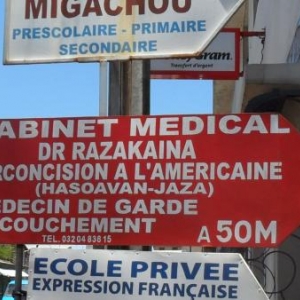 Un panneau tel que ceux qu'affichent de nombreux cabinets de docteurs
