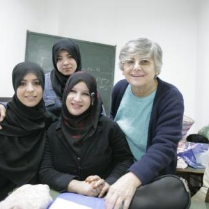 Simone avec les monitrices de son centre de formation, dans la Casbah d'Alger