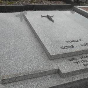 Jean Kobs, prêtre poète. Tombeau. Cimetière de Houffalize.