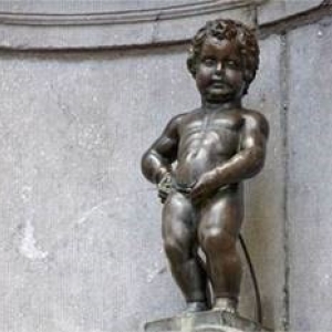 NOUVEAU COSTUME MEXICAIN POUR MANNEKEN-PIS: TENUE DE WIXÁRIKA   