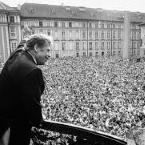 Le discours de Havel du balcon de Melantrich le 24 novembre 1989© Kučera Jaroslav