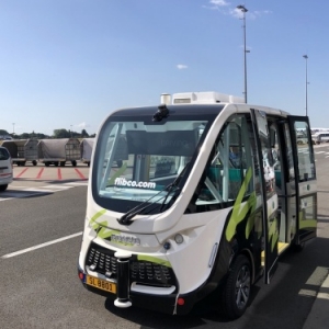 Brussels South Charleroi Airport relie ses terminaux en véhicule autonome : La société Flibco teste le NAVYA