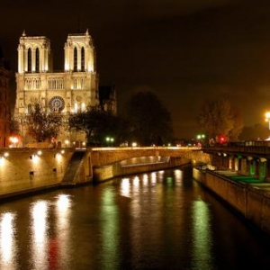 2. La Seine a Paris