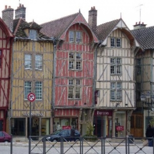 2. Troyes