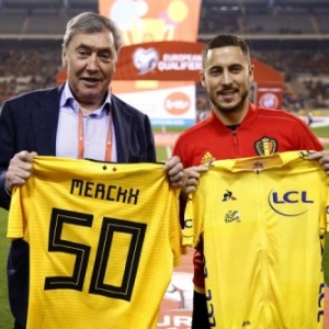 Echange de maillots, avec Eden Hazard, les "Diables Rouges" jouant en Jaune (c) "Photos News"