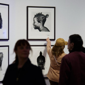 « Picture Perfect » : Série « Hairstyles » (1969-1977/J.-D. ‘Okhai Ojeikere) © Photo : « Bozar »