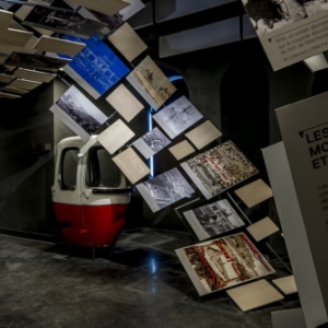 Nombre de photographies & une cabine de l’ancien téléphérique © Photo : « CAC »