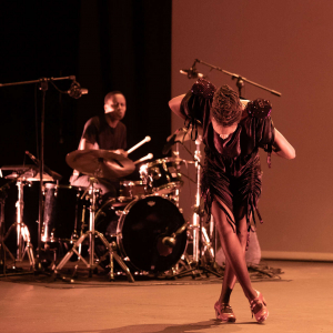 Le « Flamenco », avec Yinka Esi Graves, dans « The disappearing Act » ⓒ Ph. : E. Manez J. Jordan/« Dansa Valencia »