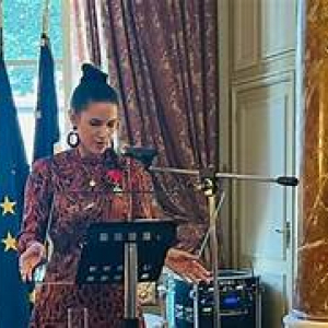 Remise des insignes de la Légion d'Honneur à Myriam Leroy © Annabella Nezri/"RTBF"