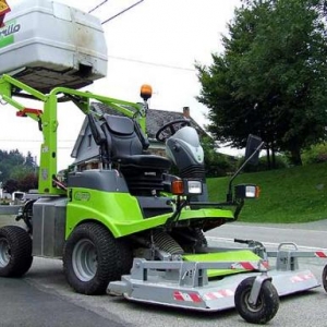 Gamme professionnelle en tracteurs tondeuses. 