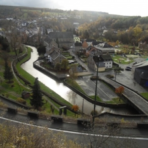 L'Ourthe argentee, entre golf et eglise 