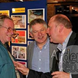 Andre Bodeux (President des Amis de Ancien Chateau de Rahier, Philippe Goffin (echevin Stoumont), Didier Gilkinet (Bourgmestre Stoumont)