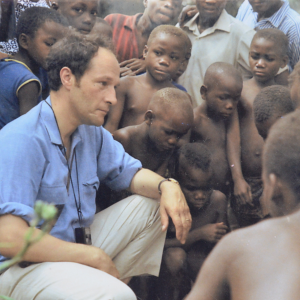 Marcel Thonnon en Afrique avec les Pygmées de l'Ituri en 1971