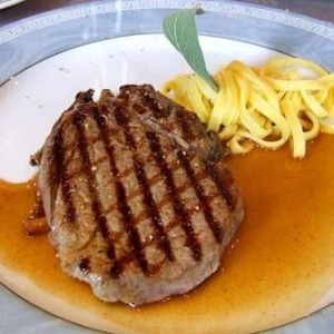 Dégustez de la viande de boeuf des réserves naturelles du Luxembourg.