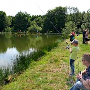 peche en famille sur etang-5140