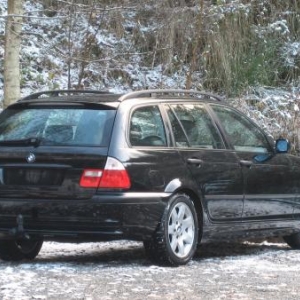 BMW 318d Touring décembre 2004...16850,00 eur TVAC...66000 Km...Clim...Volant multi fonctions... Photo2
